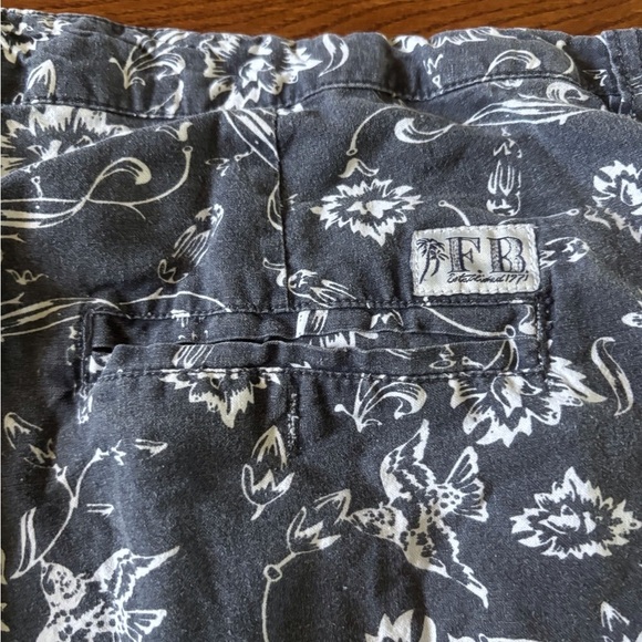 Fresh Gray Floral Men's Shorts - Picture 5 of 7